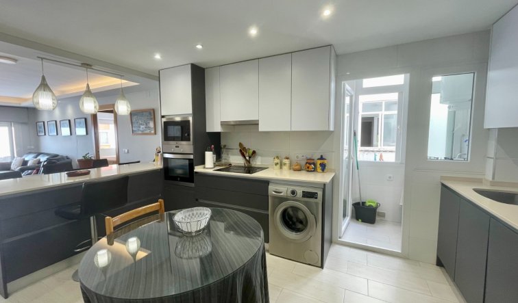 Resale - Apartment / flat - Torrevieja - Playa del Cura