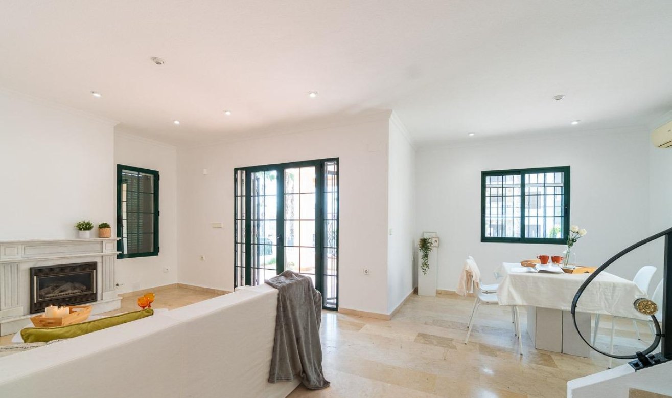 Resale - Villa - Orihuela Costa - Villamartín-Las Filipinas