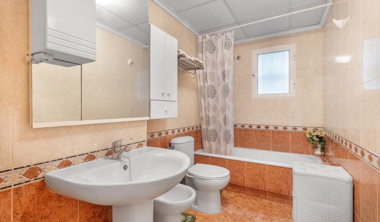 Resale - Apartment / flat - Torrevieja - Estacion de autobuses