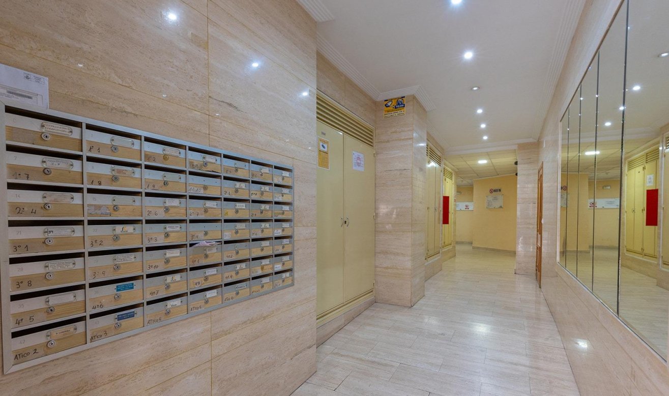 Resale - Apartment / flat - Torrevieja - Estacion de autobuses
