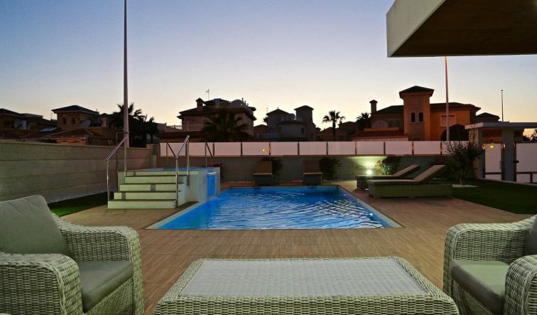 Obra nueva - Villa - Orihuela Costa - Dehesa de campoamor