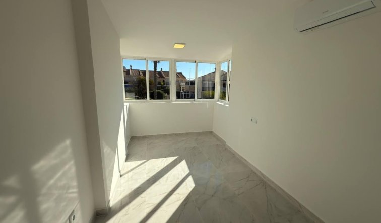 Reventa - Adosado - Torrevieja - Aguas Nuevas