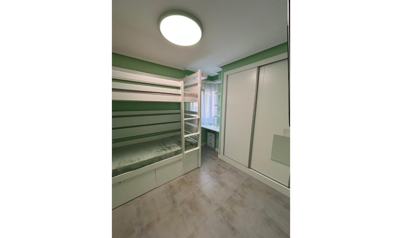 Reventa - Apartamento / piso - Torrevieja - Aguas Nuevas