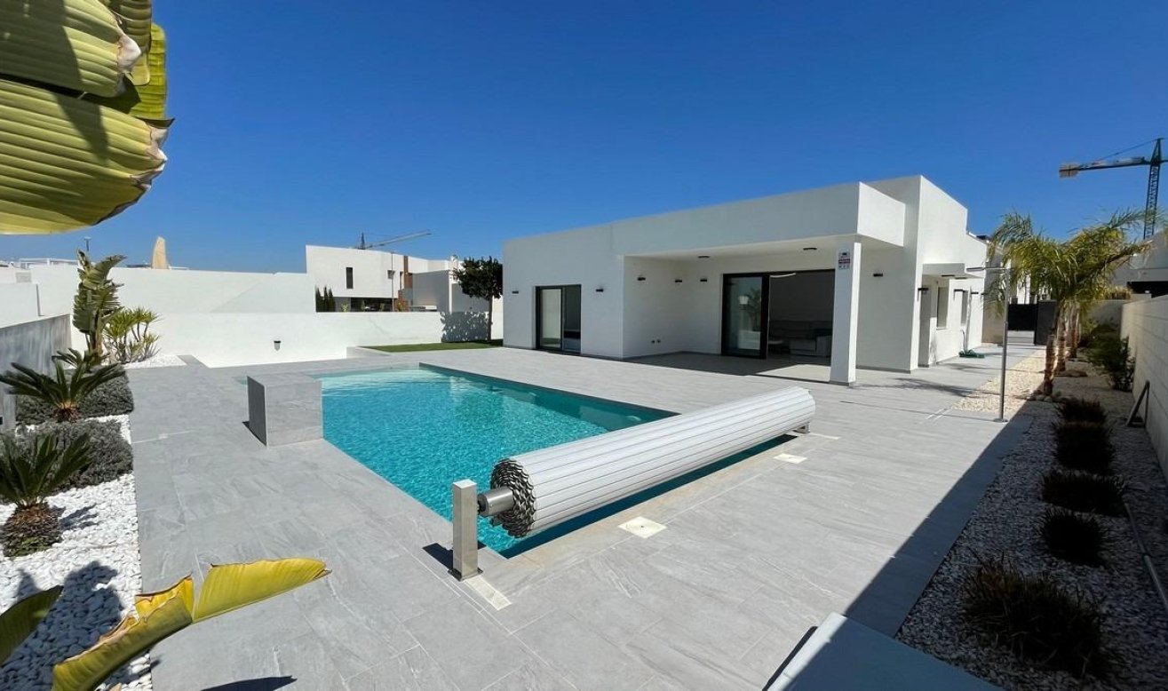 Obra nueva - Villa - Rafal - polideportivo