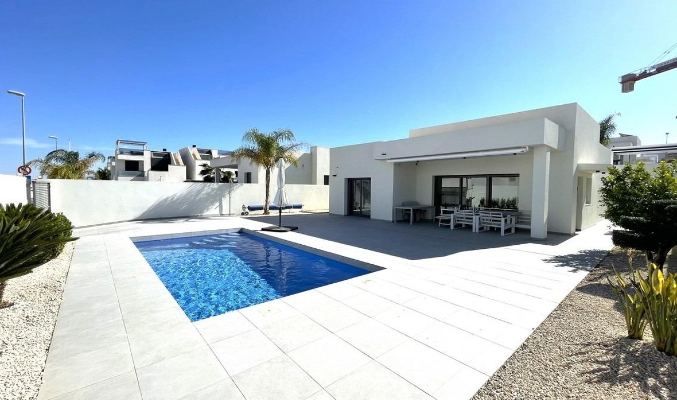 Obra nueva - Villa - Rafal - polideportivo