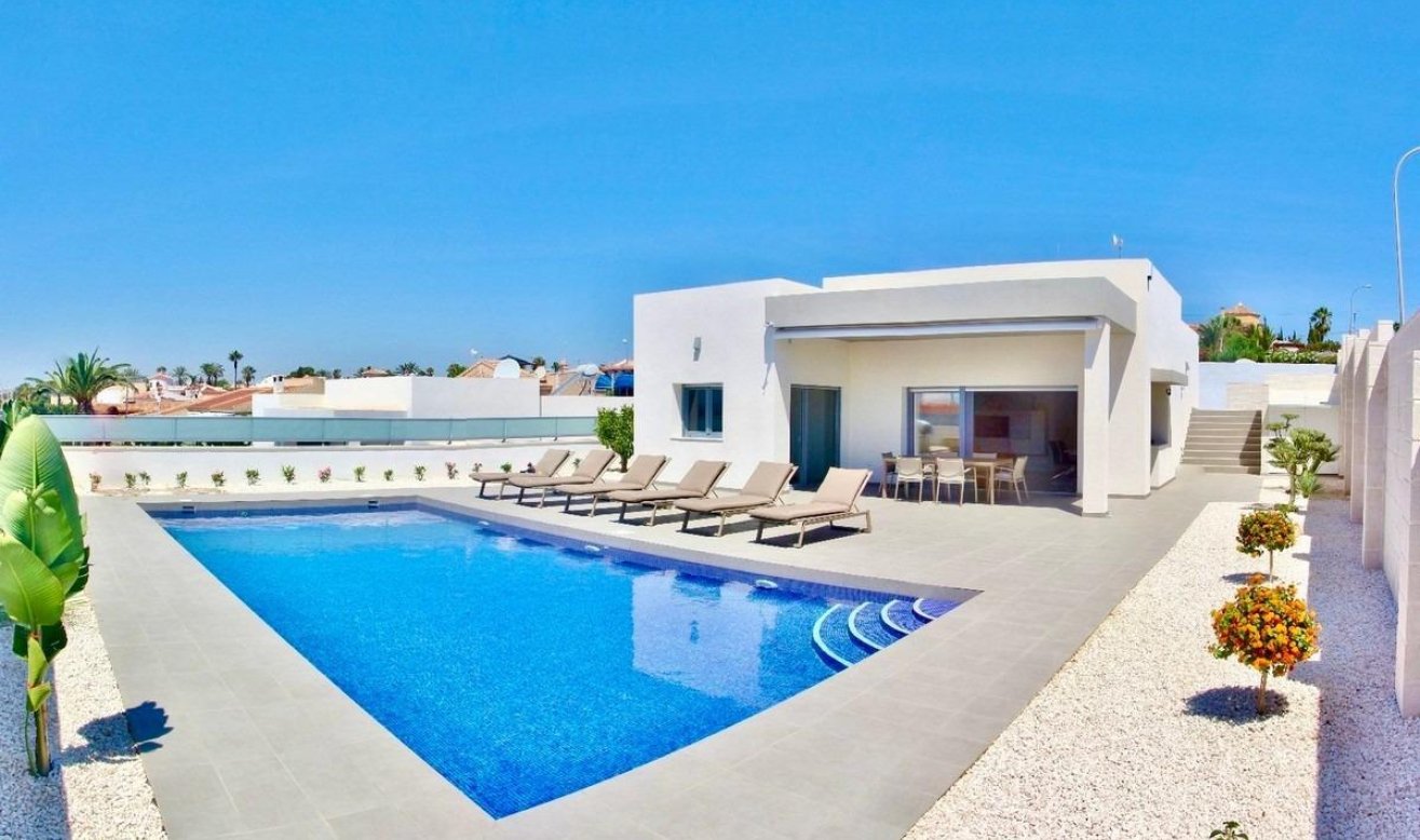 Obra nueva - Villa - Rafal - polideportivo