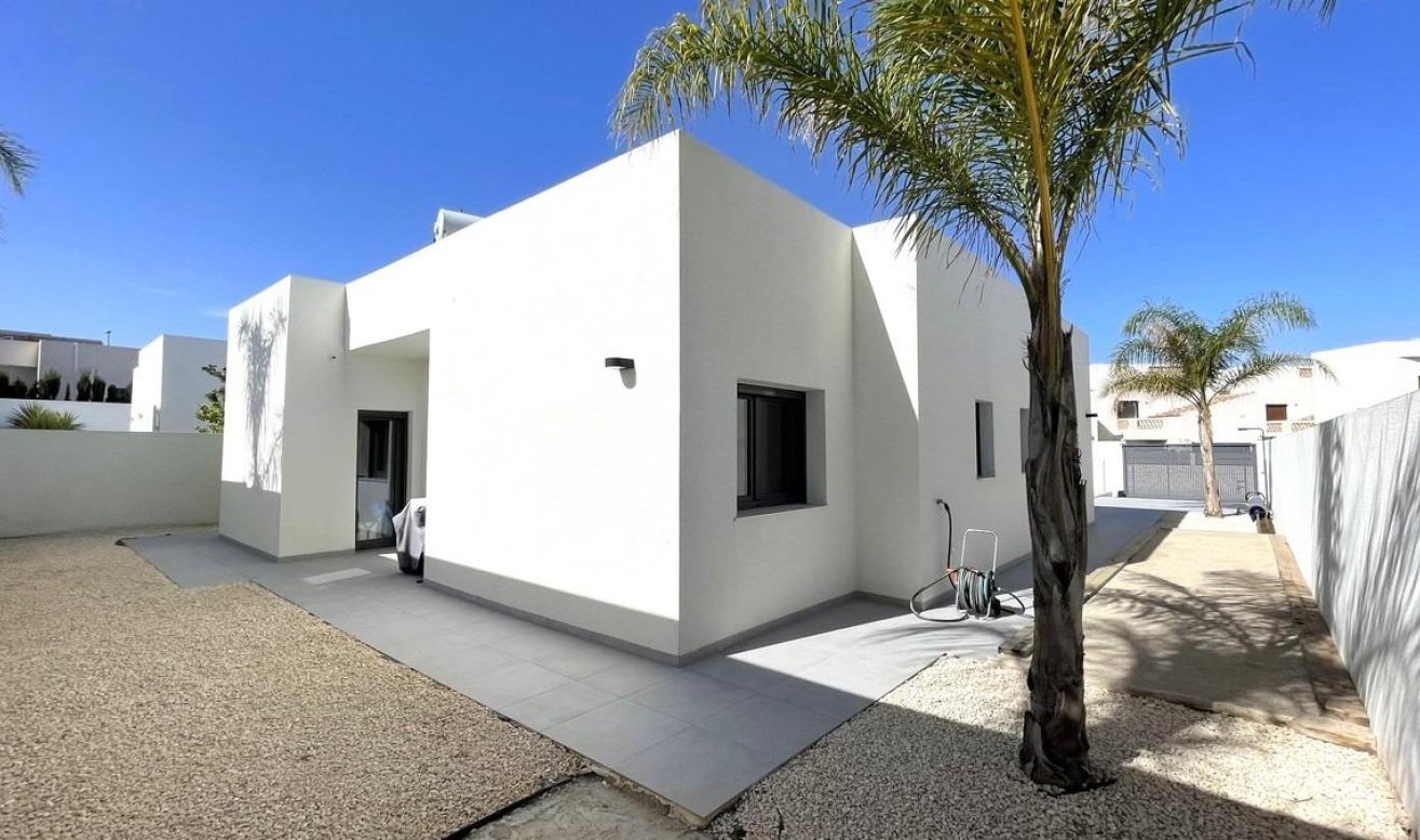 Obra nueva - Villa - Rafal - polideportivo