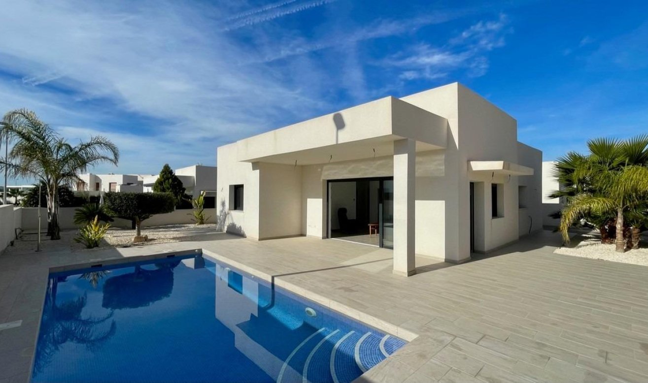 Obra nueva - Villa - Rafal - polideportivo