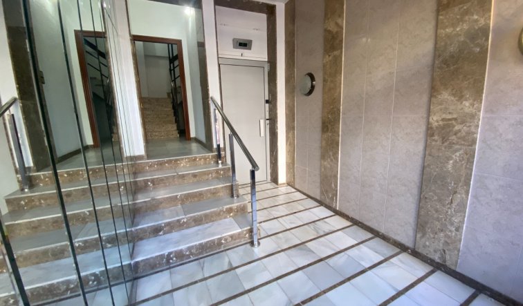 Reventa - Apartamento / piso - Torrevieja - CLUB NAUTICO TORREVIEJA