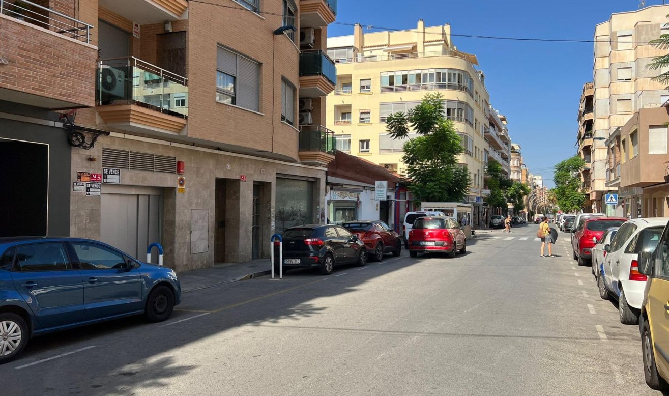 Reventa - Garaje - Torrevieja - Centro