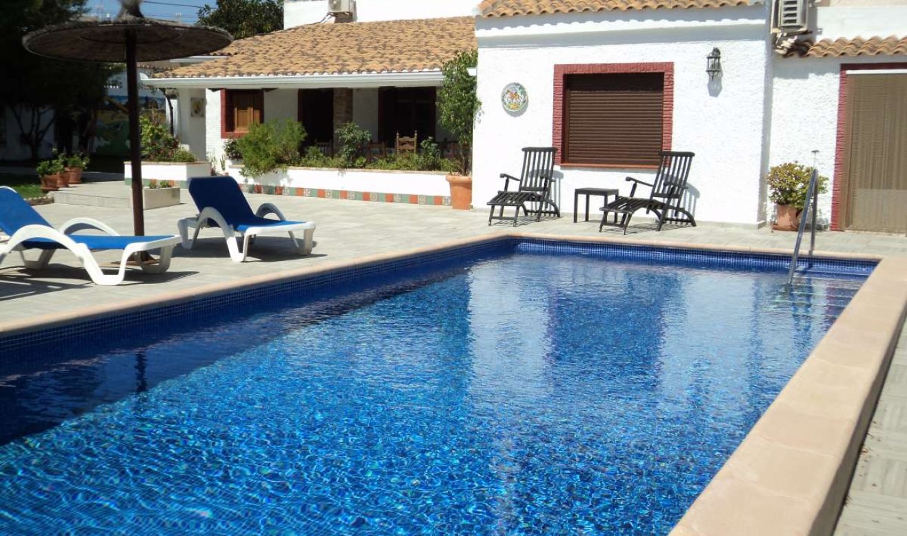 Resale - Villa - Cabo Roig
