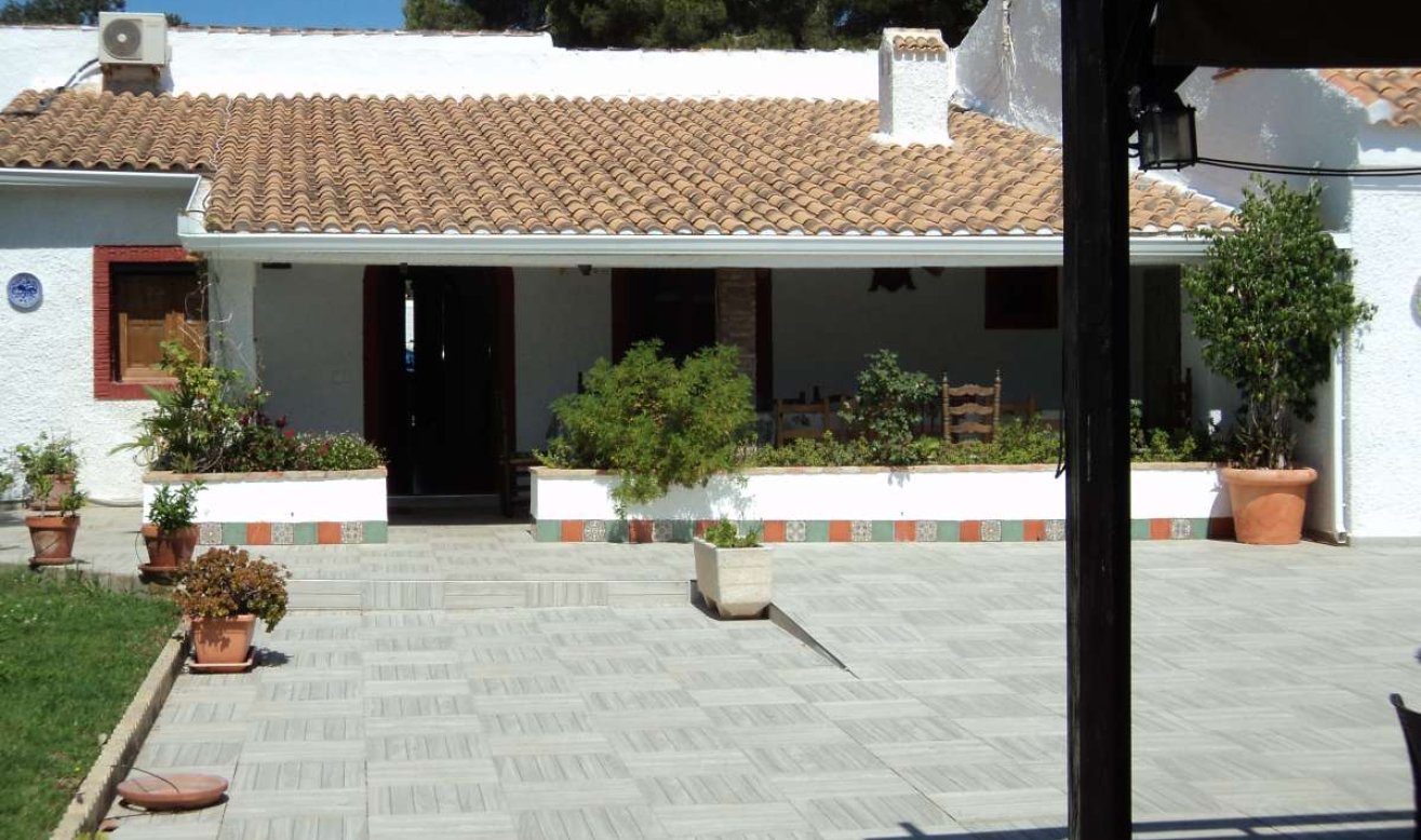 Resale - Villa - Cabo Roig