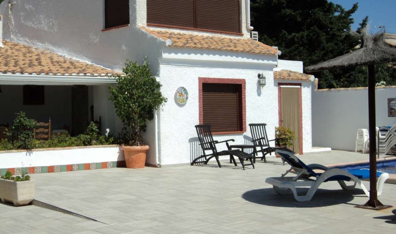 Resale - Villa - Cabo Roig