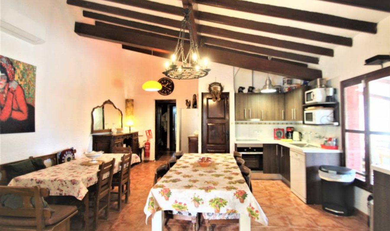 Resale - Villa - Cabo Roig