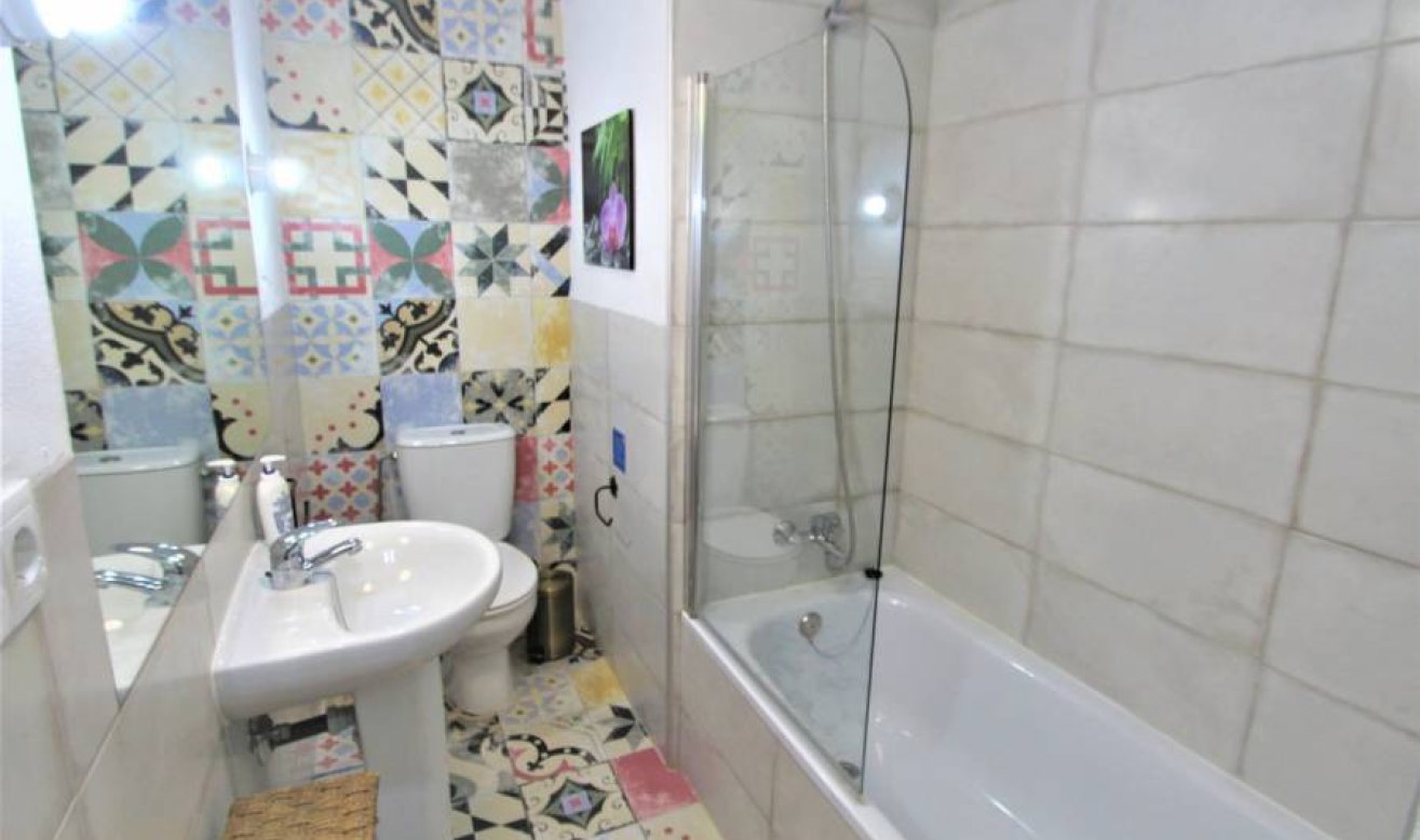 Resale - Villa - Cabo Roig