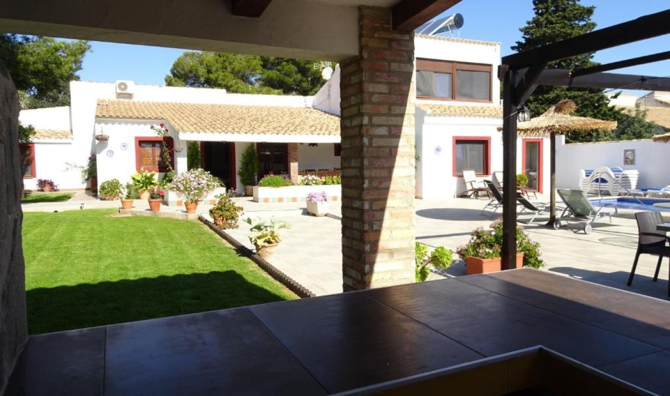 Resale - Villa - Cabo Roig
