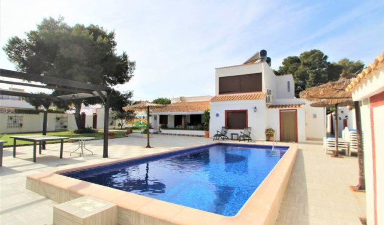 Resale - Villa - Cabo Roig