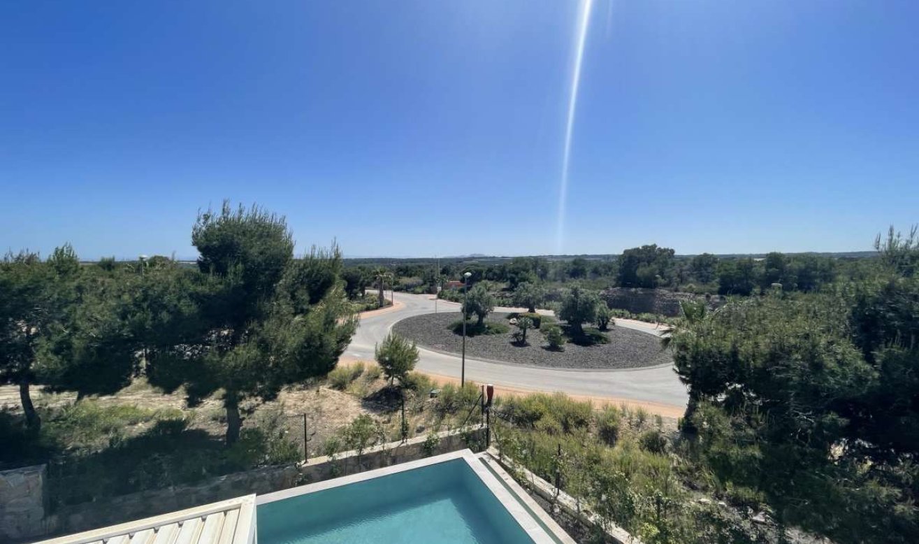 Reventa - Villa - Las Colinas Golf and Country Club