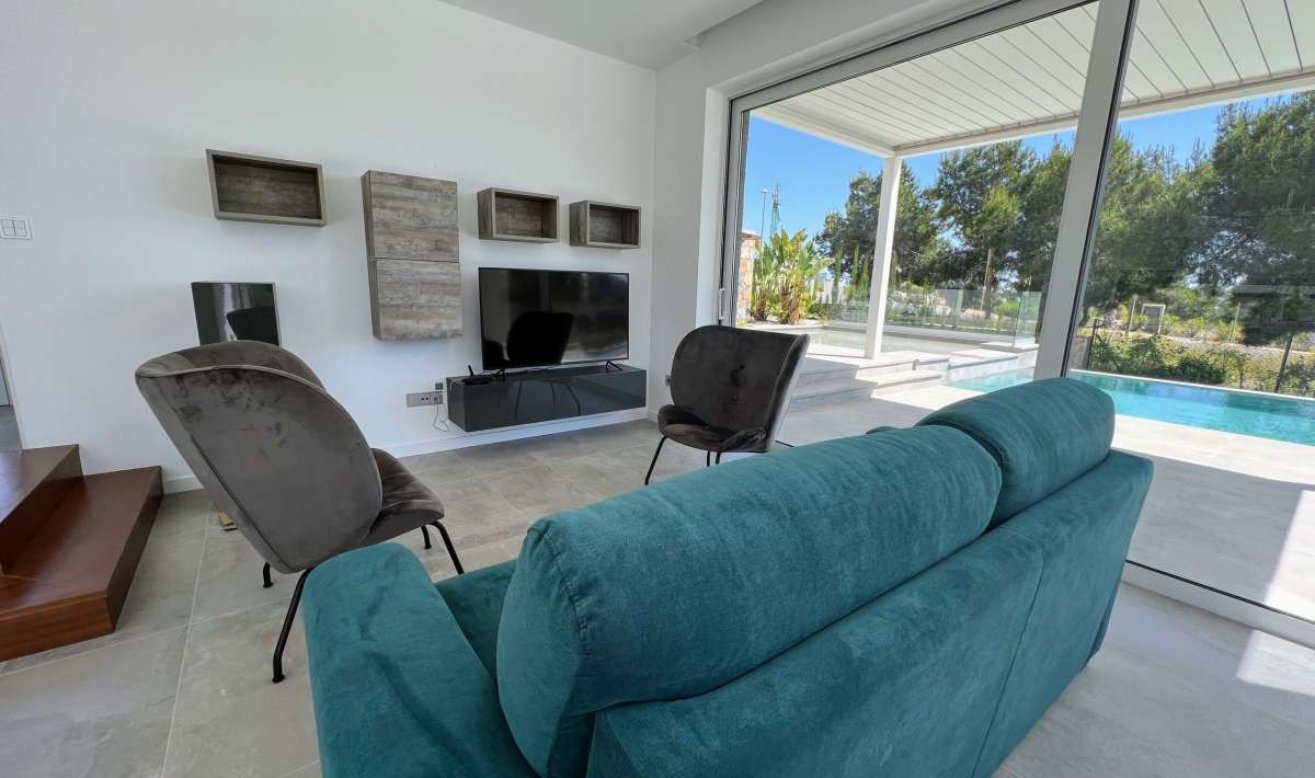 Reventa - Villa - Las Colinas Golf and Country Club