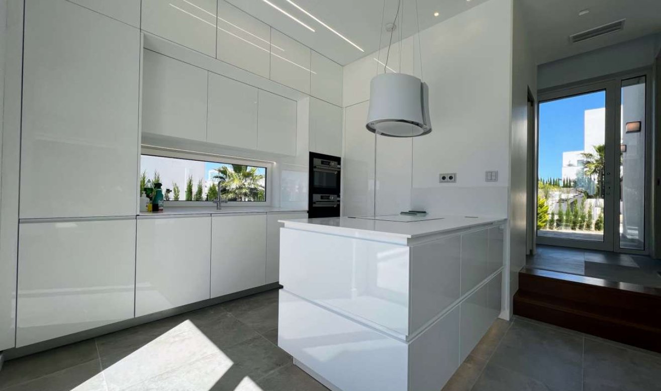 Reventa - Villa - Las Colinas Golf and Country Club