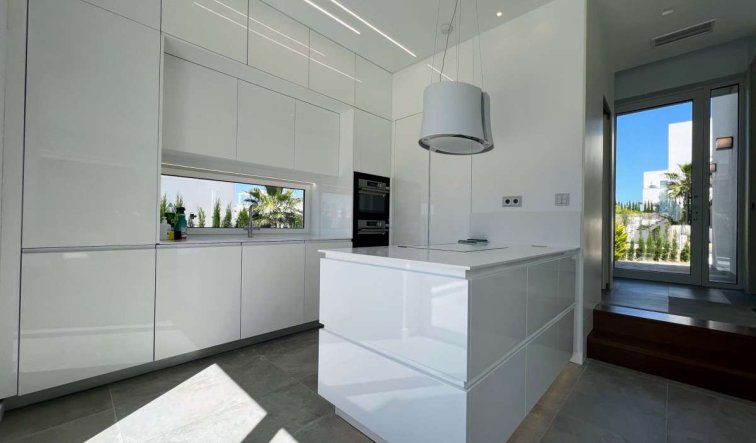 Reventa - Villa - Las Colinas Golf and Country Club
