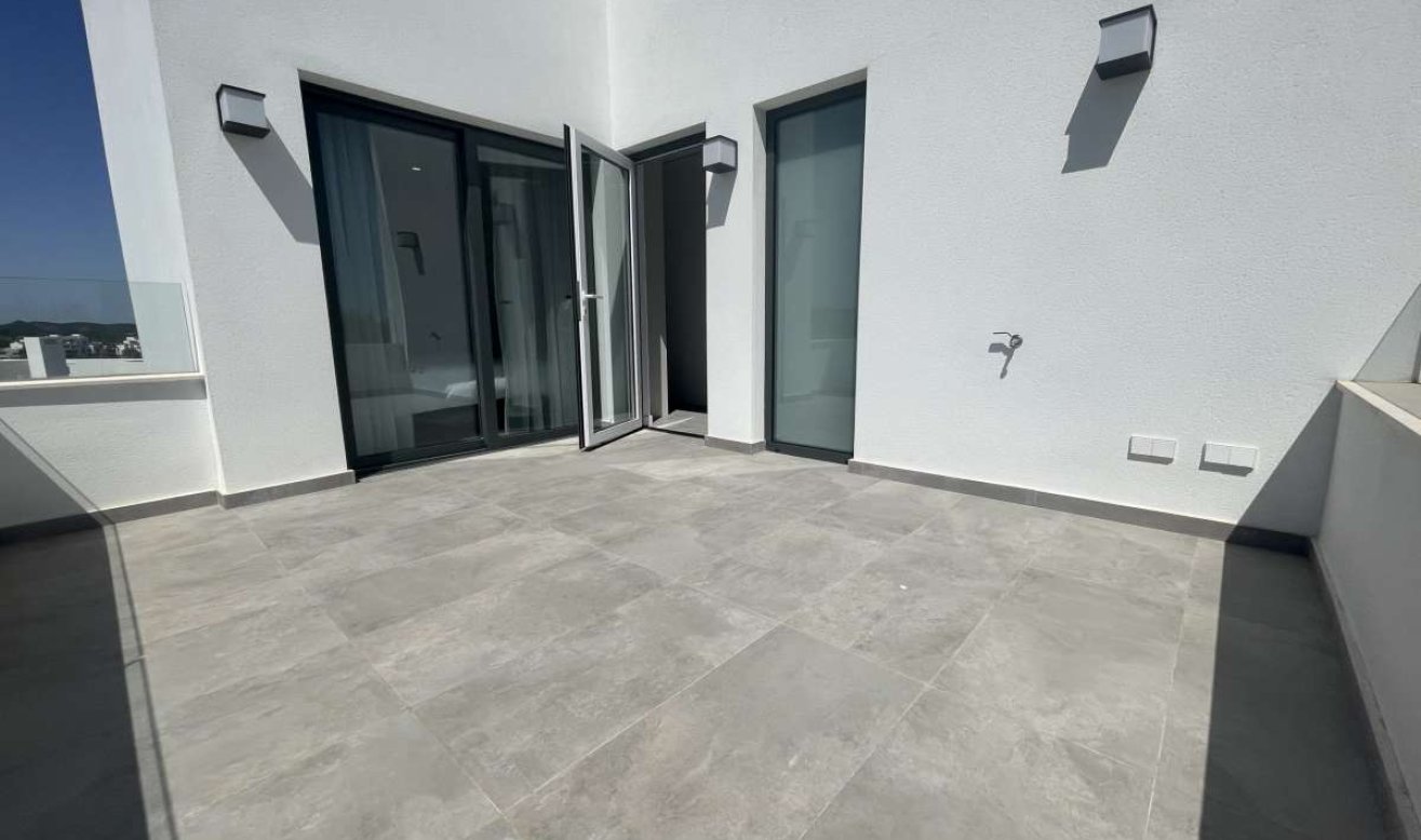 Reventa - Villa - Las Colinas Golf and Country Club