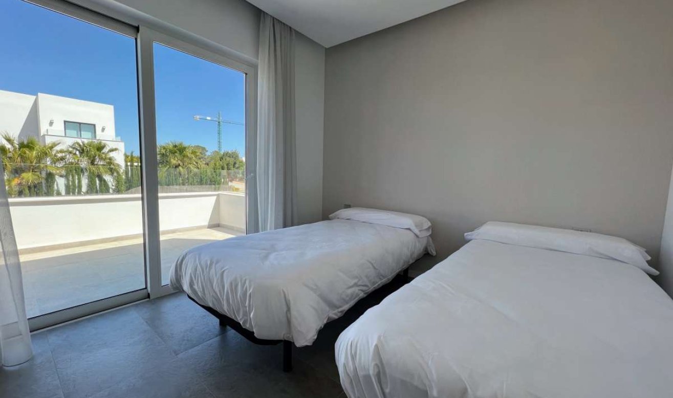 Reventa - Villa - Las Colinas Golf and Country Club