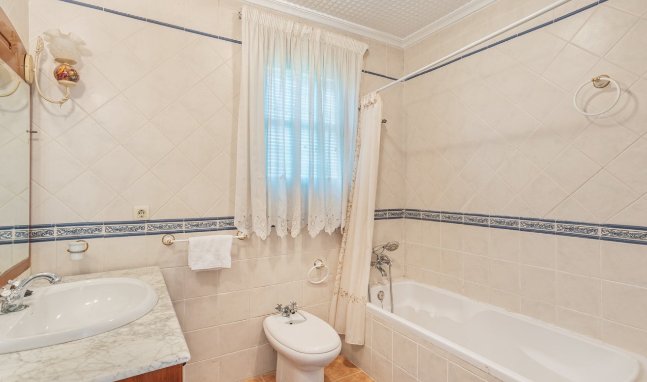 Resale - Finca / Country Property - Orihuela