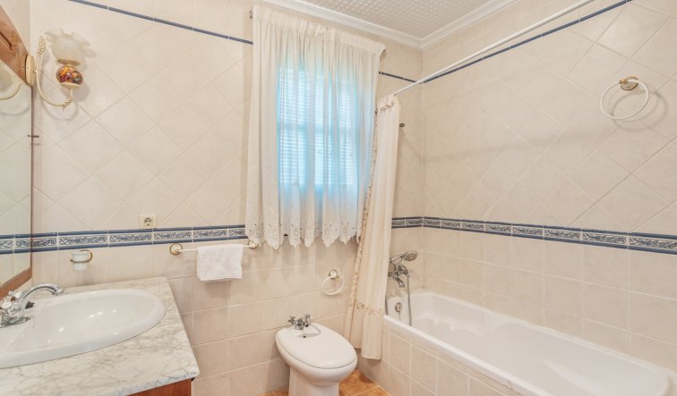 Resale - Finca / Country Property - Orihuela