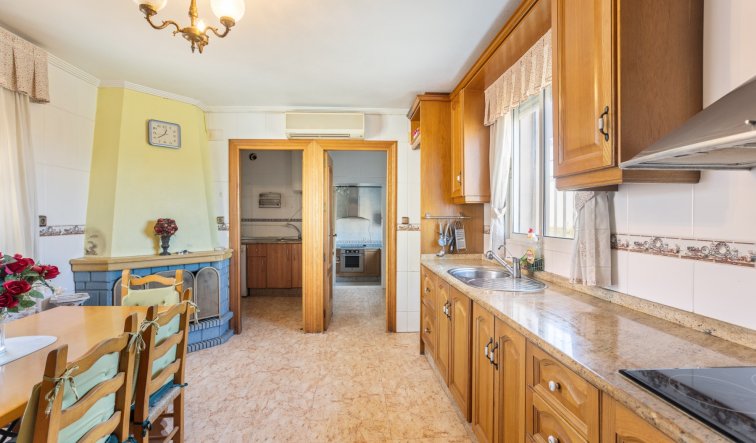 Resale - Finca / Country Property - Orihuela