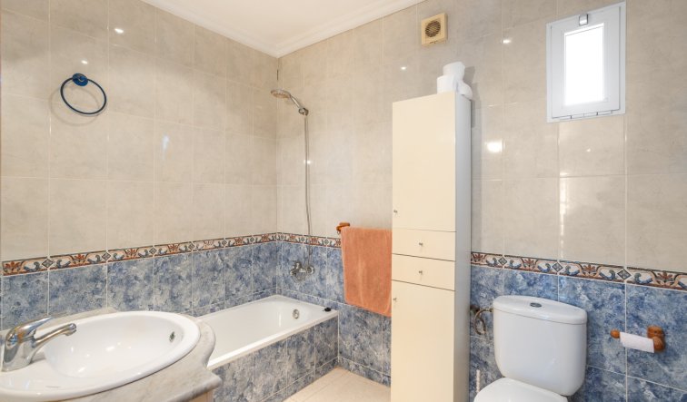 Resale - Finca / Country Property - Orihuela