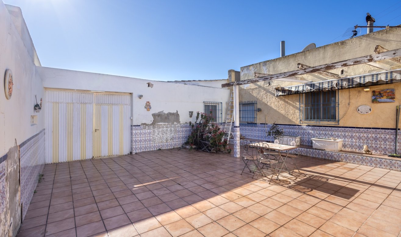 Resale - Finca / Country Property - Orihuela