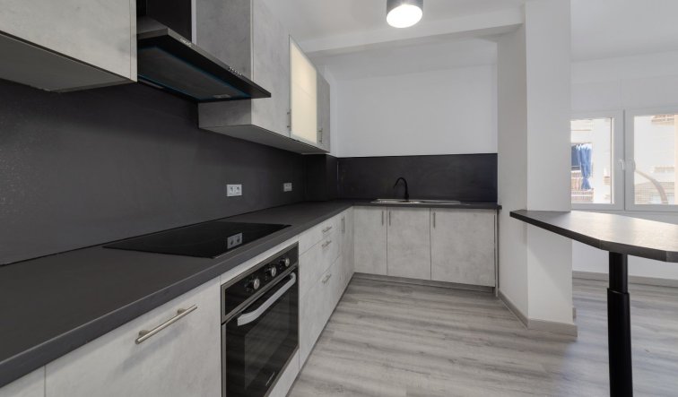 Resale - Apartment / flat - Torrevieja - torrevieja