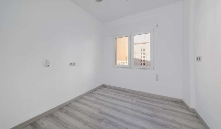Resale - Apartment / flat - Torrevieja - torrevieja