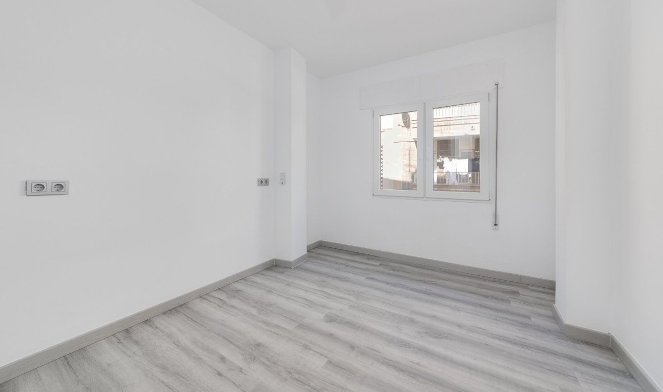 Resale - Apartment / flat - Torrevieja - torrevieja