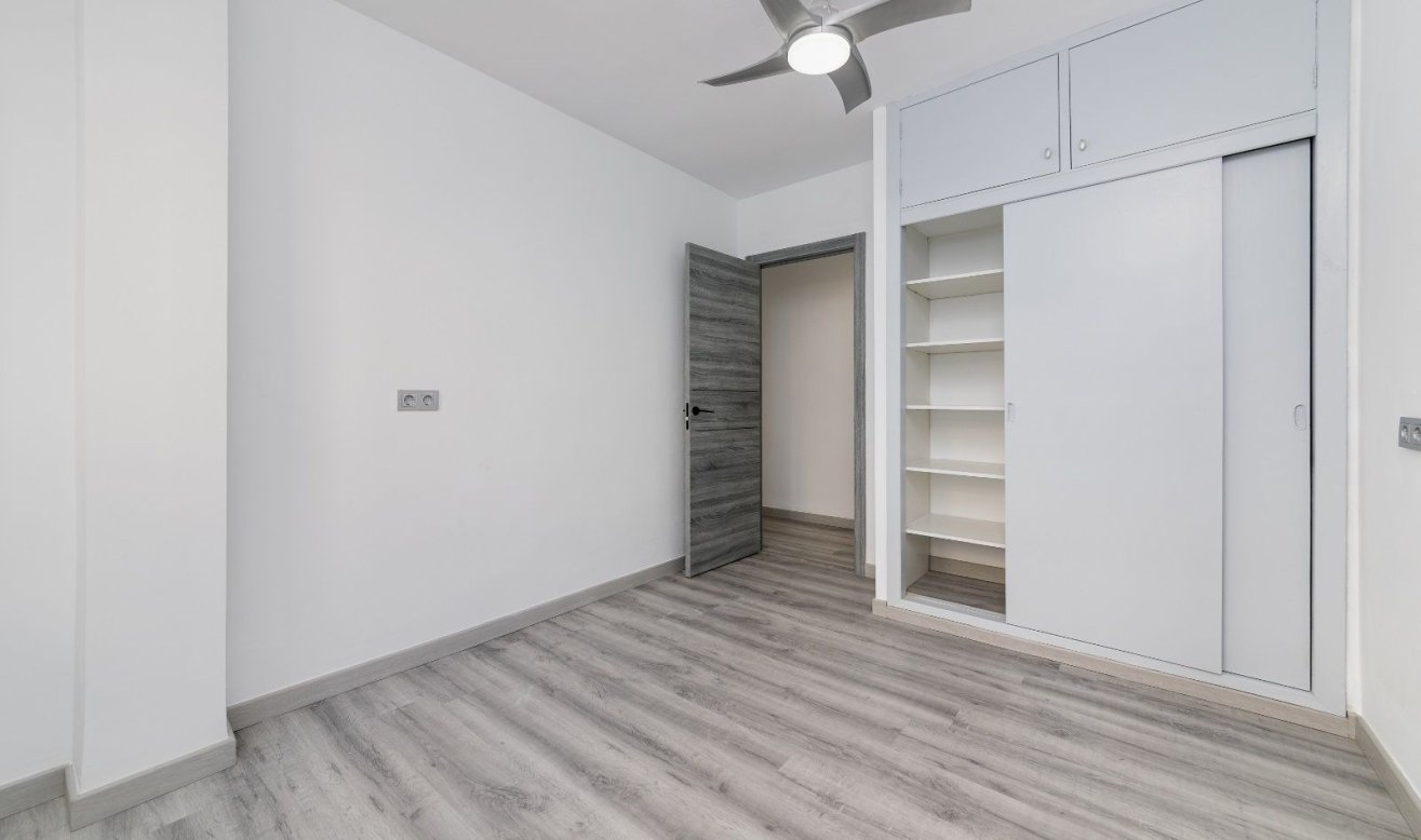 Resale - Apartment / flat - Torrevieja - torrevieja