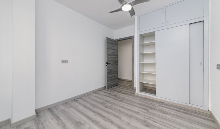 Resale - Apartment / flat - Torrevieja - torrevieja