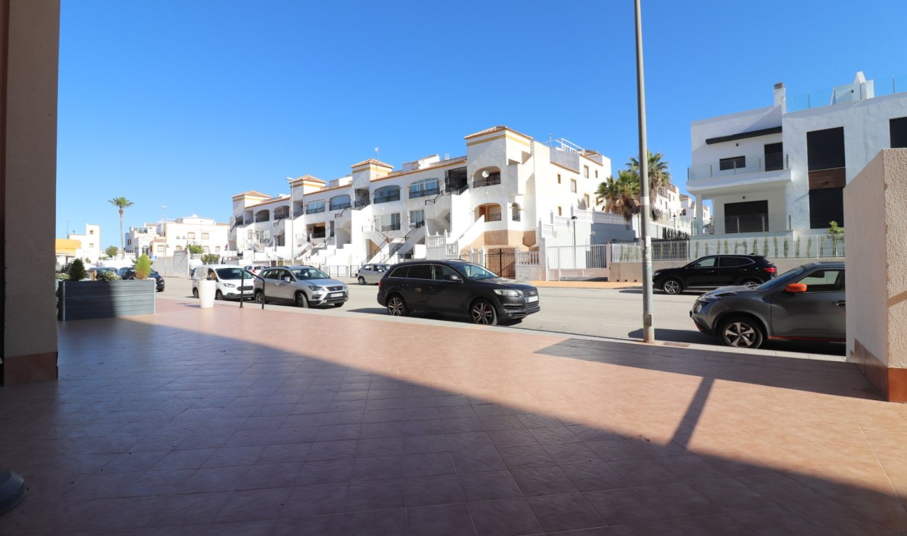 Reventa - Comercial - Los Montesinos - Laguna Green