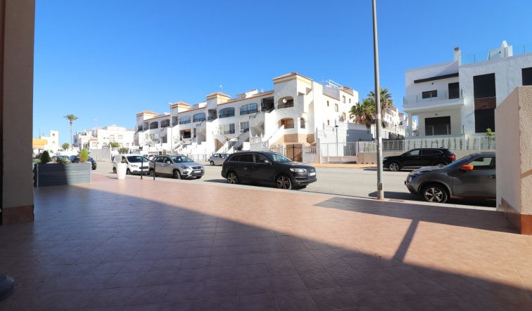 Reventa - Comercial - Los Montesinos - Laguna Green