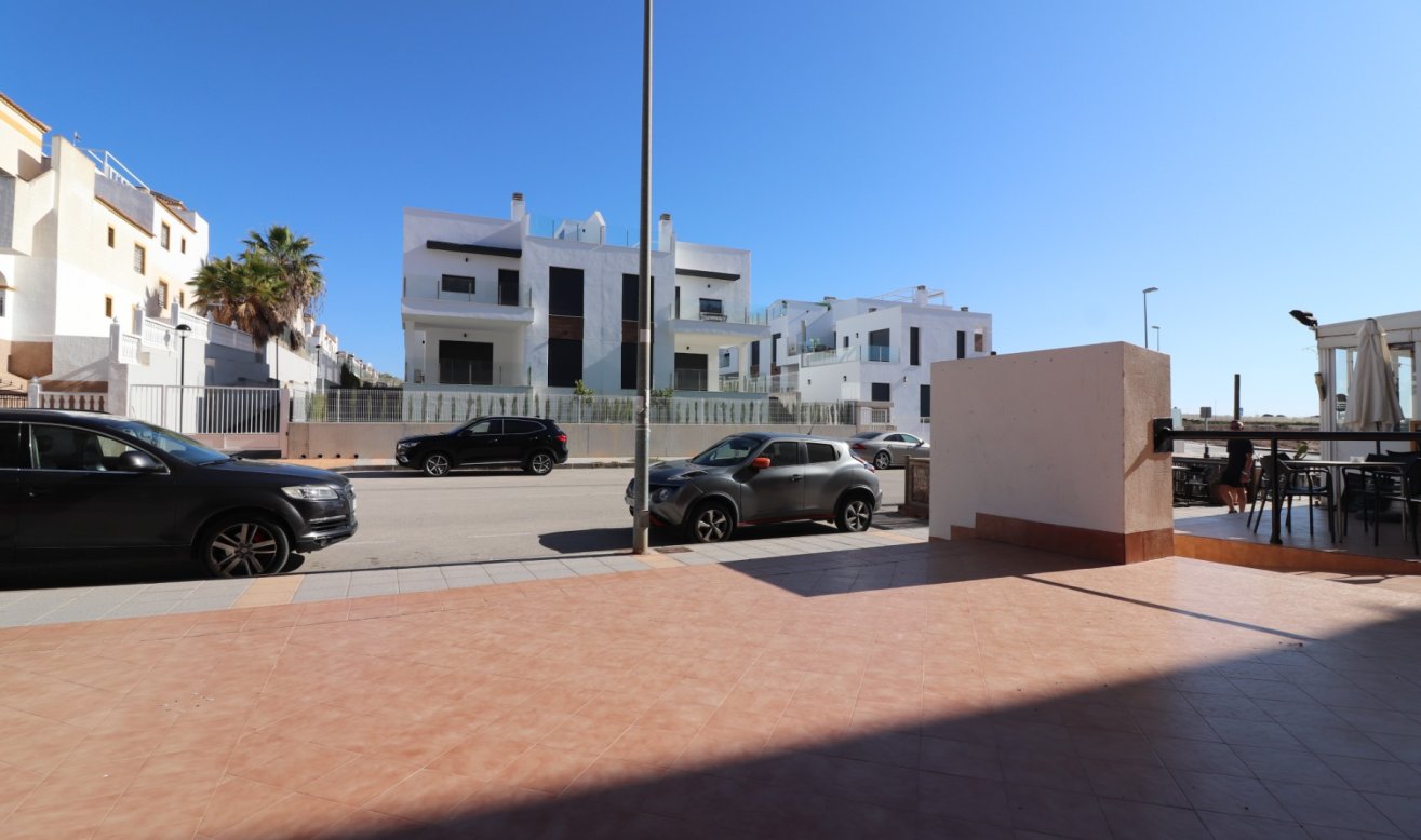 Reventa - Comercial - Los Montesinos - Laguna Green