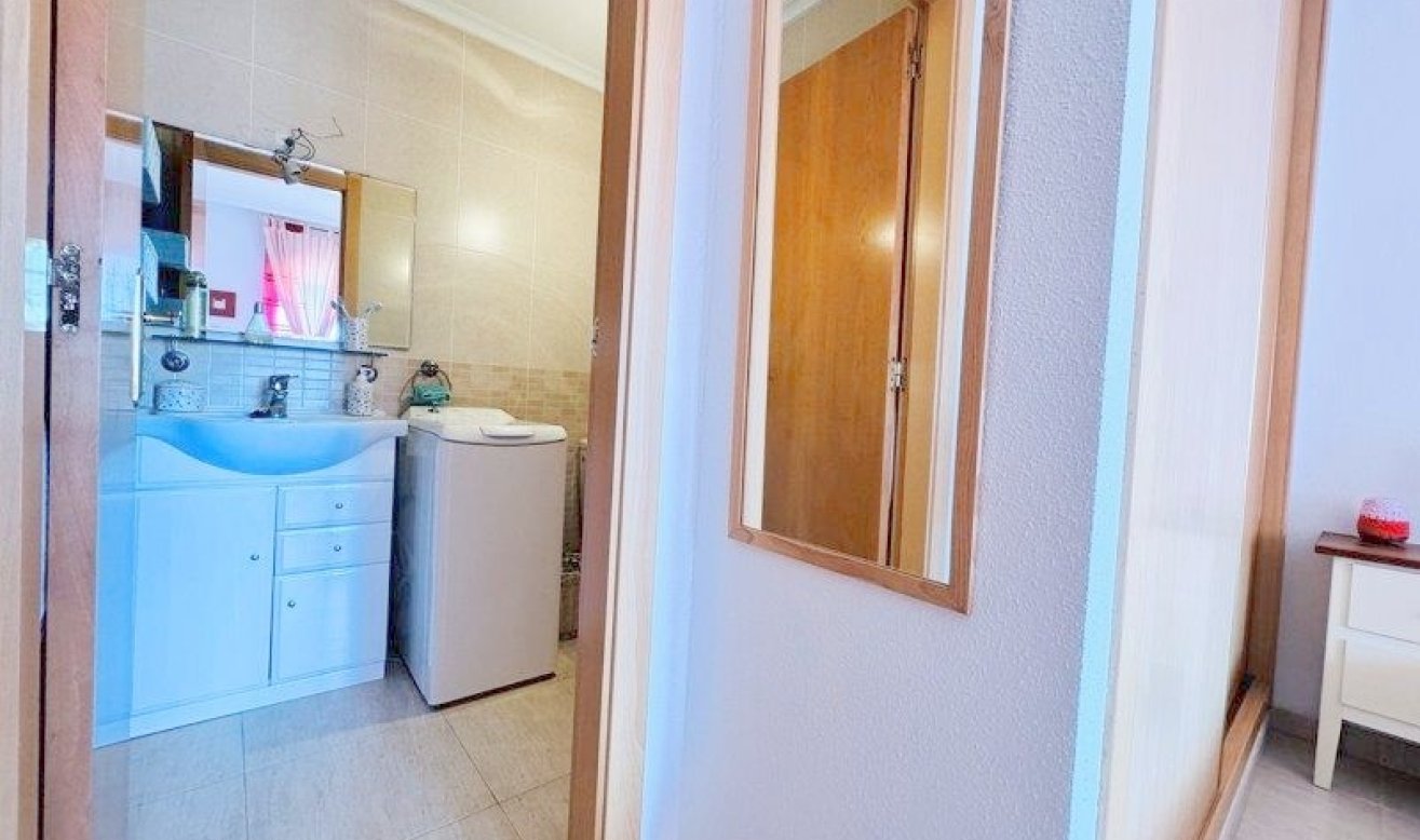 Reventa - Apartamento / piso - Torrevieja - Aguas Nuevas 1