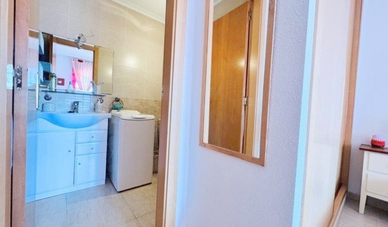 Reventa - Apartamento / piso - Torrevieja - Aguas Nuevas 1