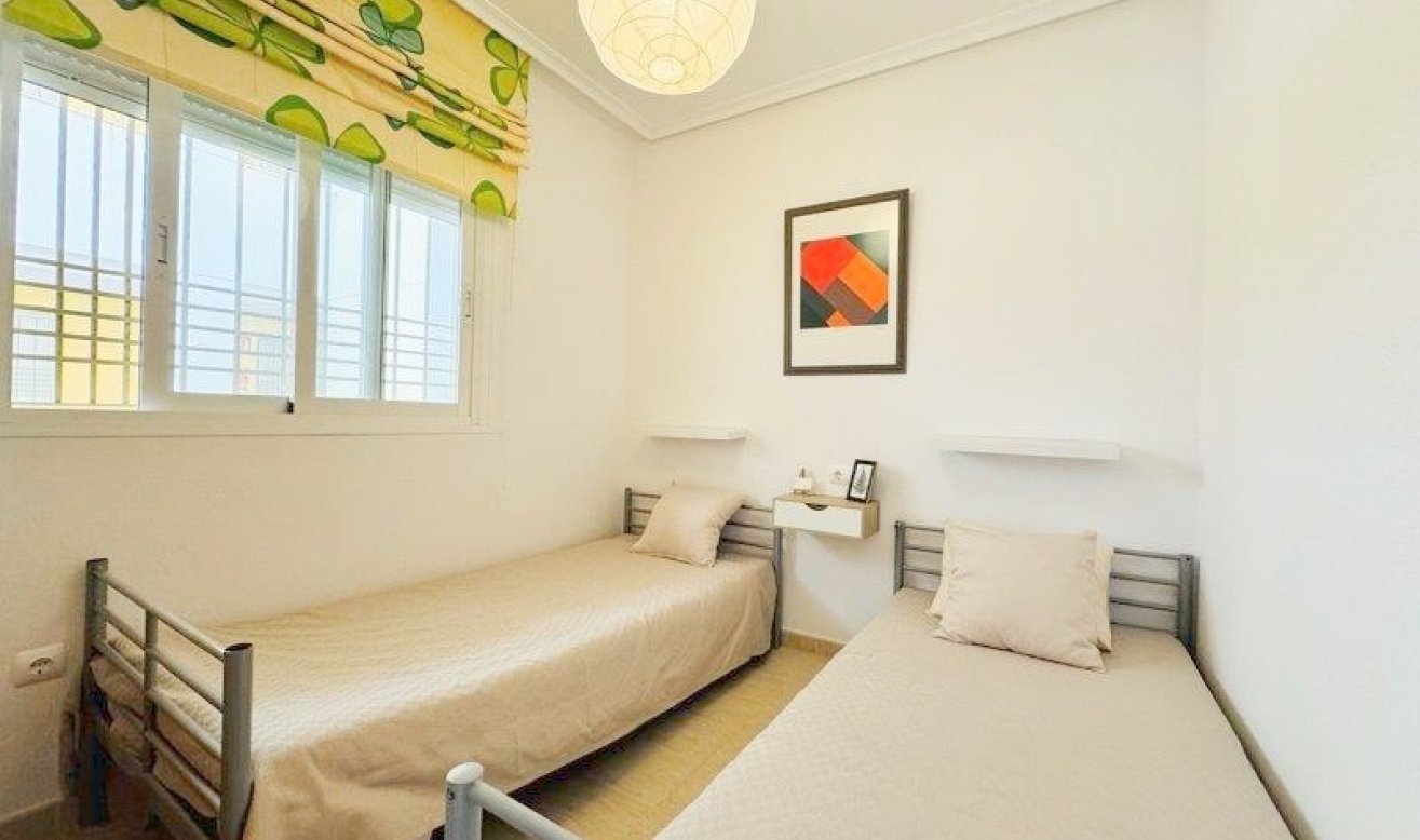 Reventa - Apartamento / piso - Torrevieja - Aguas Nuevas 1
