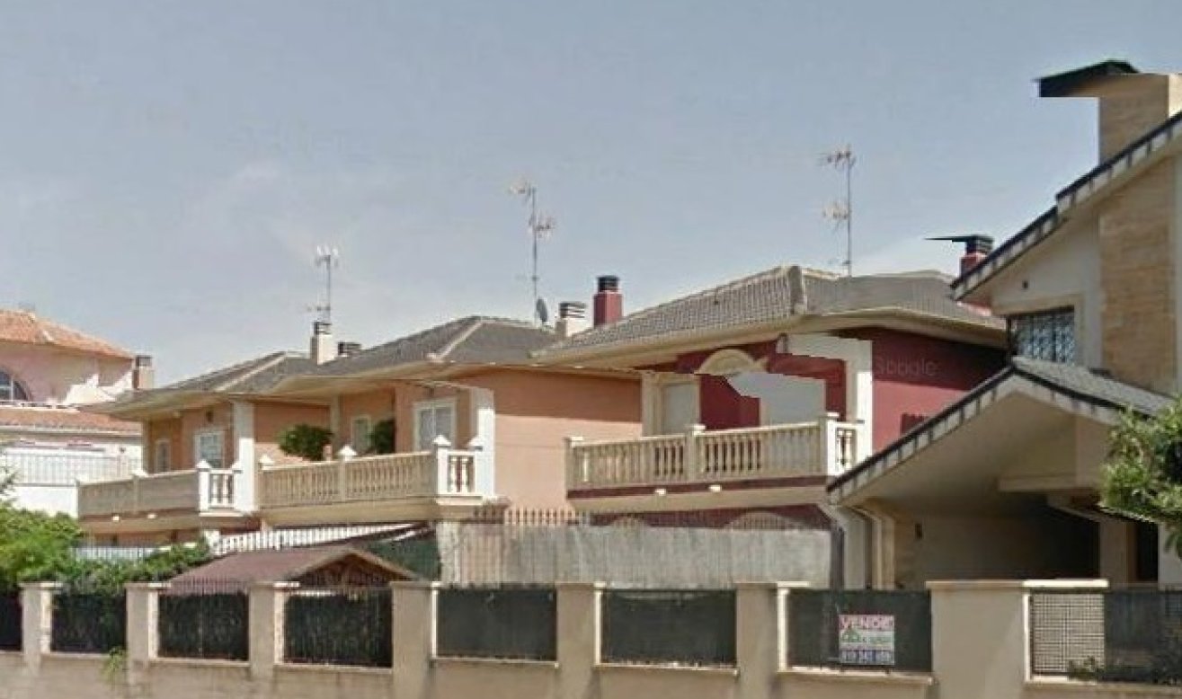 Resale - Villa - Elche