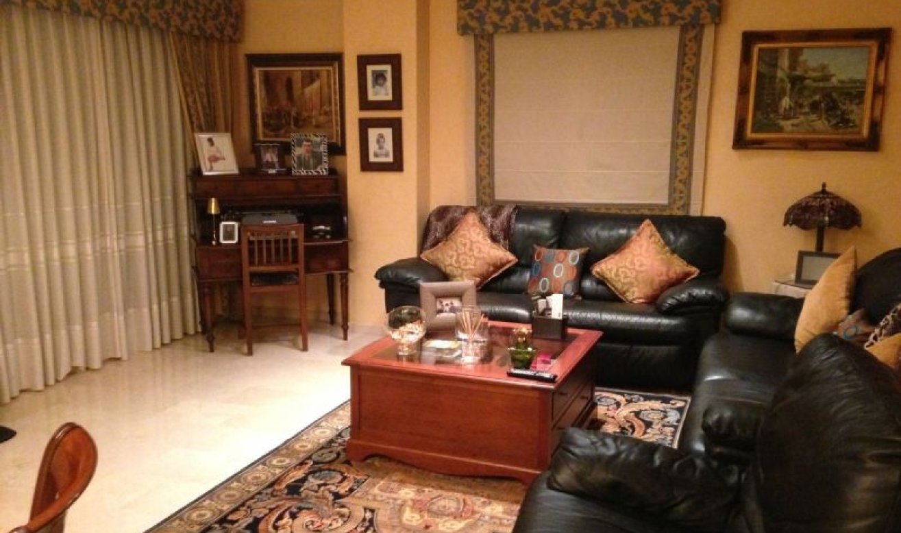 Resale - Villa - Elche