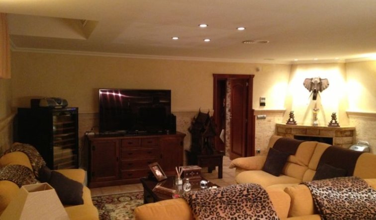 Resale - Villa - Elche