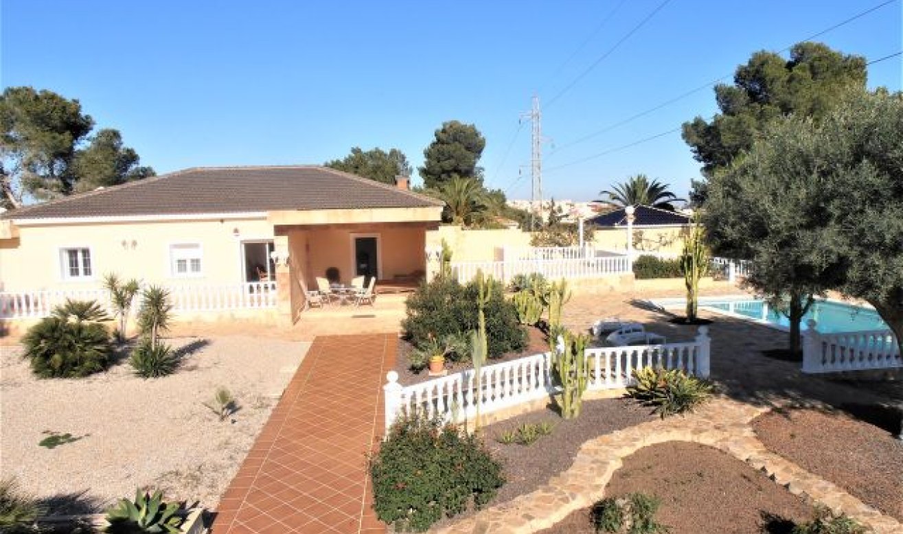 Resale - Villa - Orihuela Costa