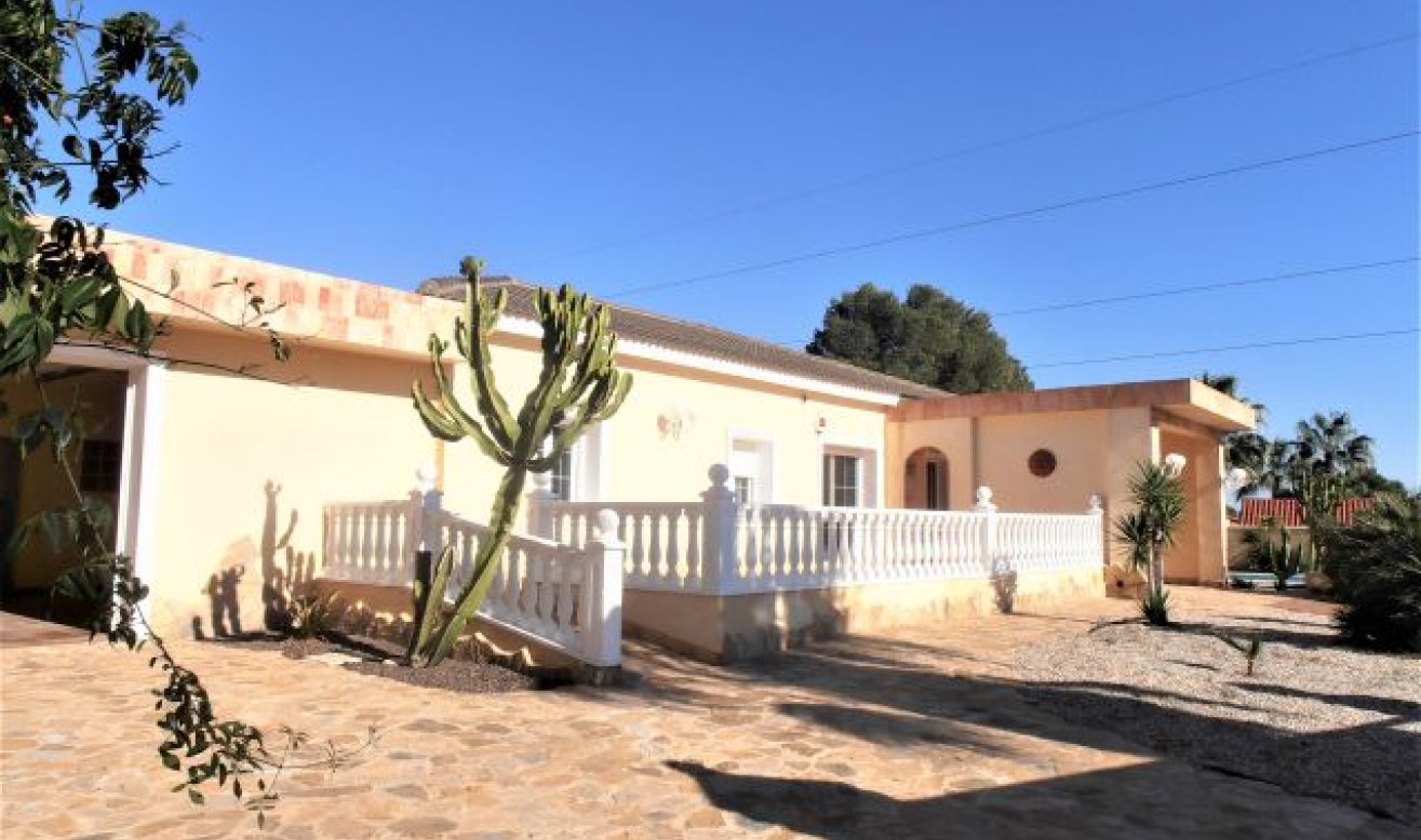 Resale - Villa - Orihuela Costa