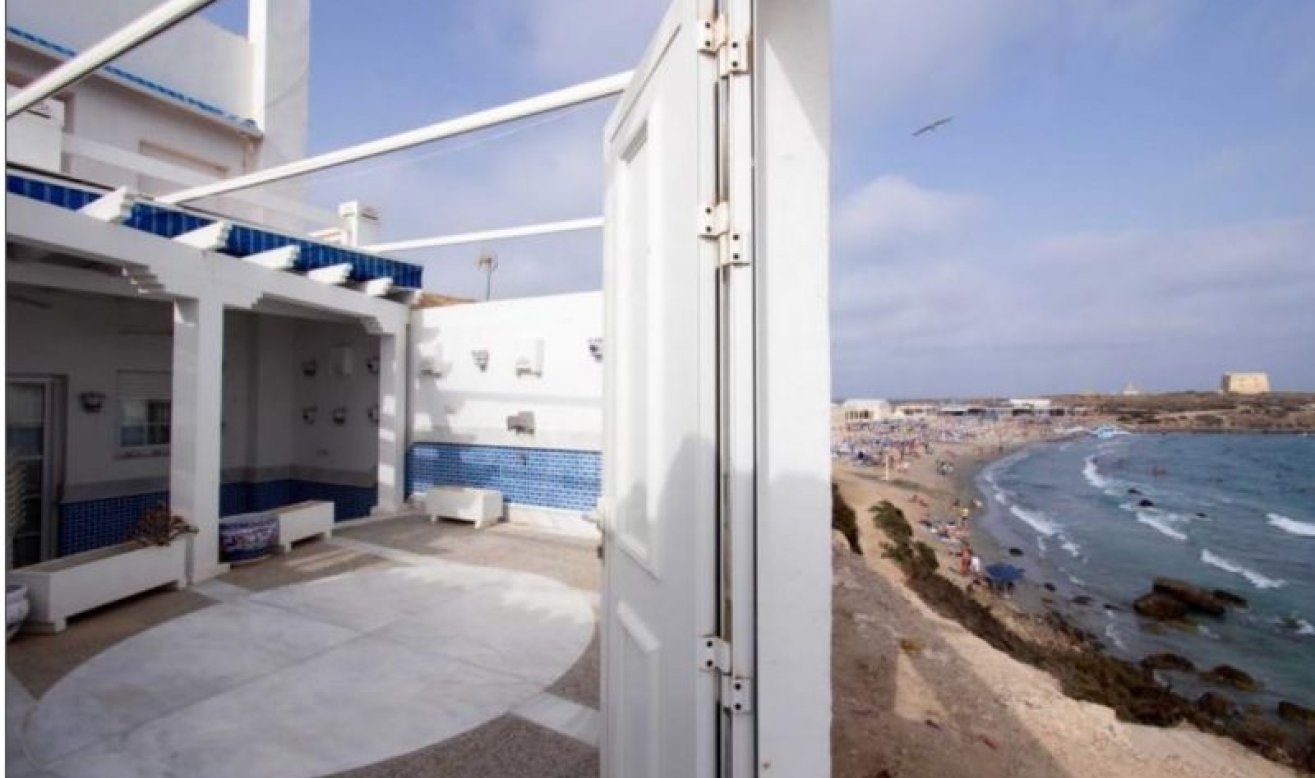 Resale - Villa - Alicante