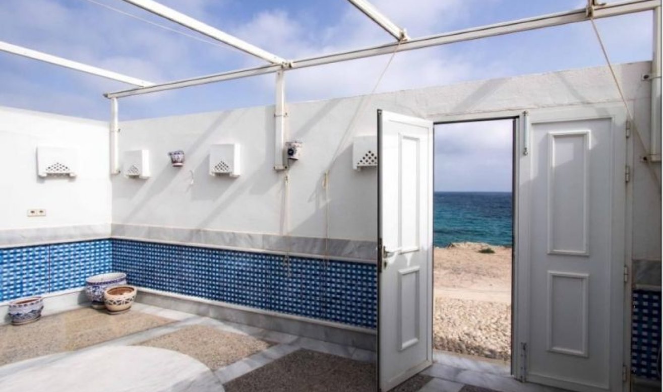 Resale - Villa - Alicante